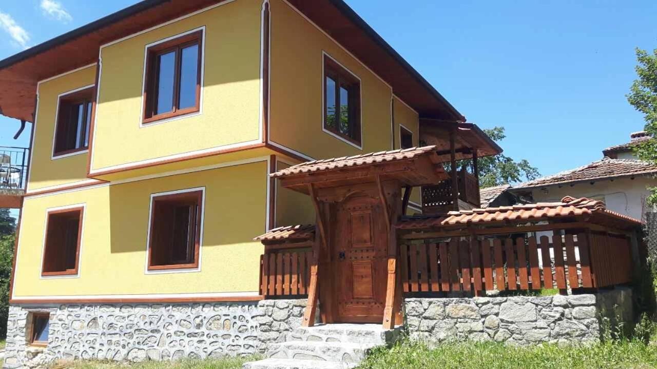 Къща За Гости Феникс Kopriwschtiza Exterior foto